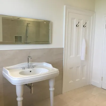 Roseneath House 4*